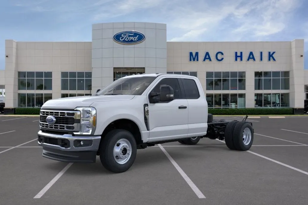 2025 Ford F-350 XL photo 1