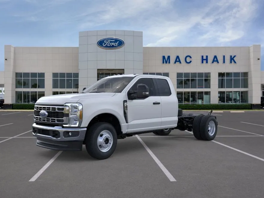 2025 Ford F-350 XL photo 1