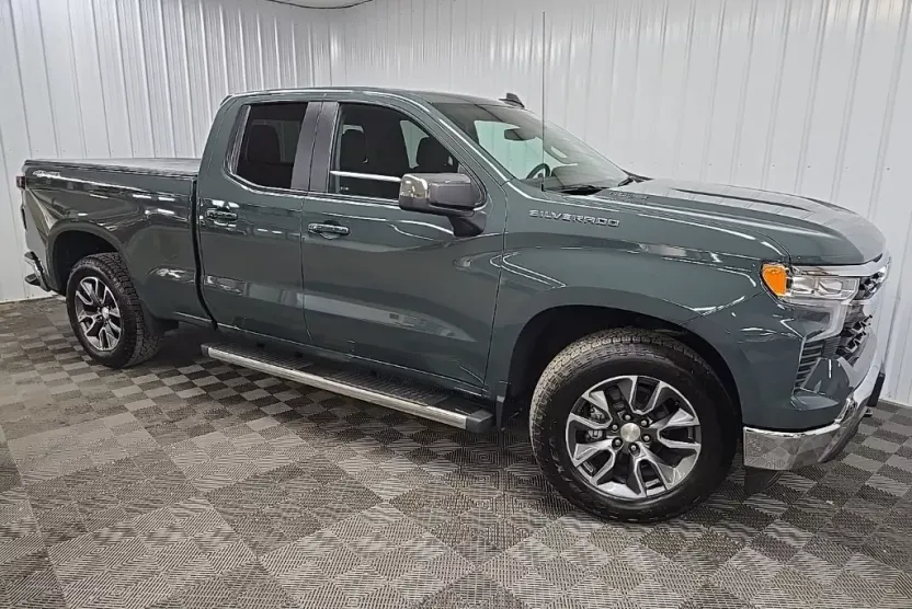 2025 Chevrolet Silverado 1500 LT photo 1