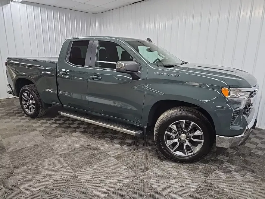 2025 Chevrolet Silverado 1500 LT photo 1