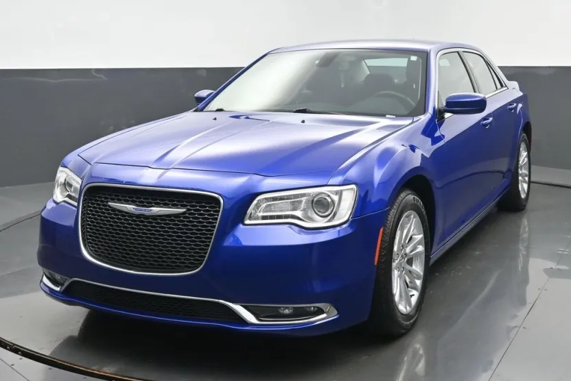 2018 Chrysler 300 Touring Limited photo 1