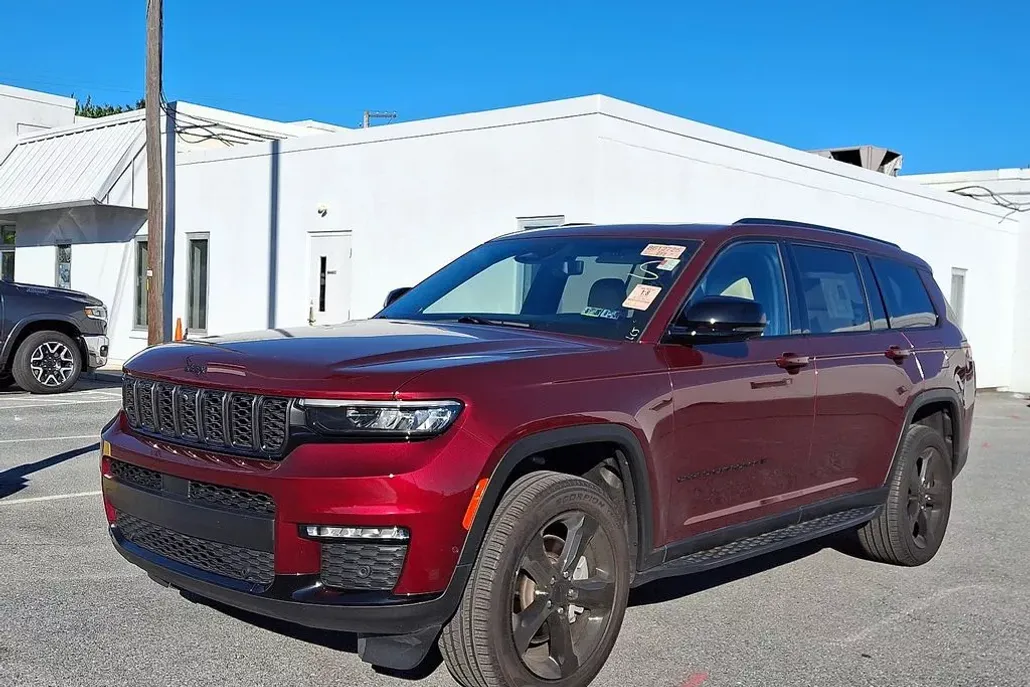 2024 Jeep Grand Cherokee Limited photo 1