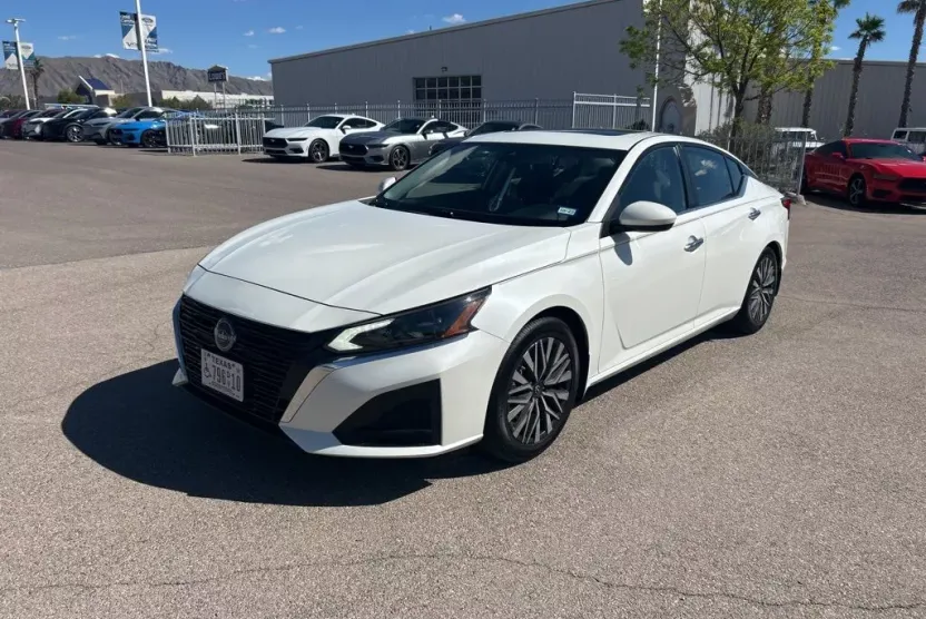 2023 Nissan Altima 2.5 SV photo 1