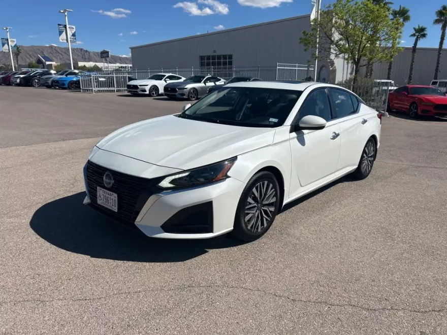 2023 Nissan Altima 2.5 SV photo 1
