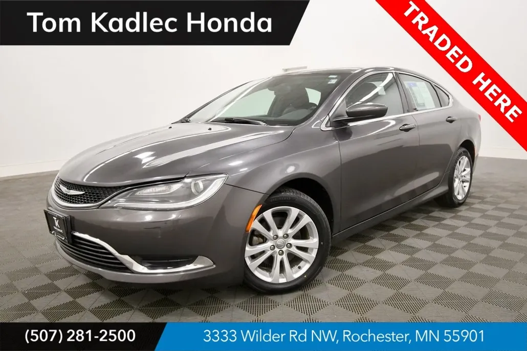 2017 Chrysler 200 Limited photo 1