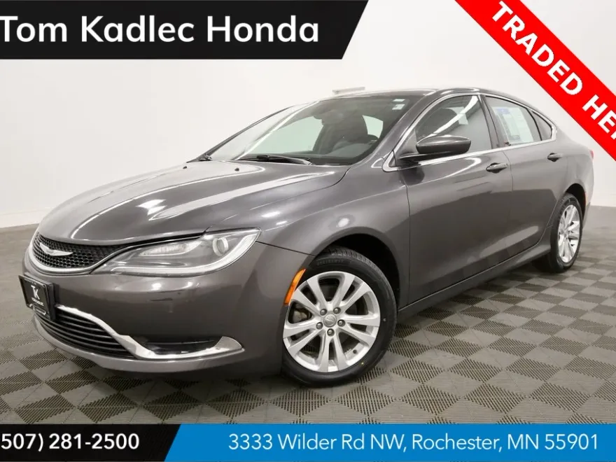2017 Chrysler 200 Limited photo 1