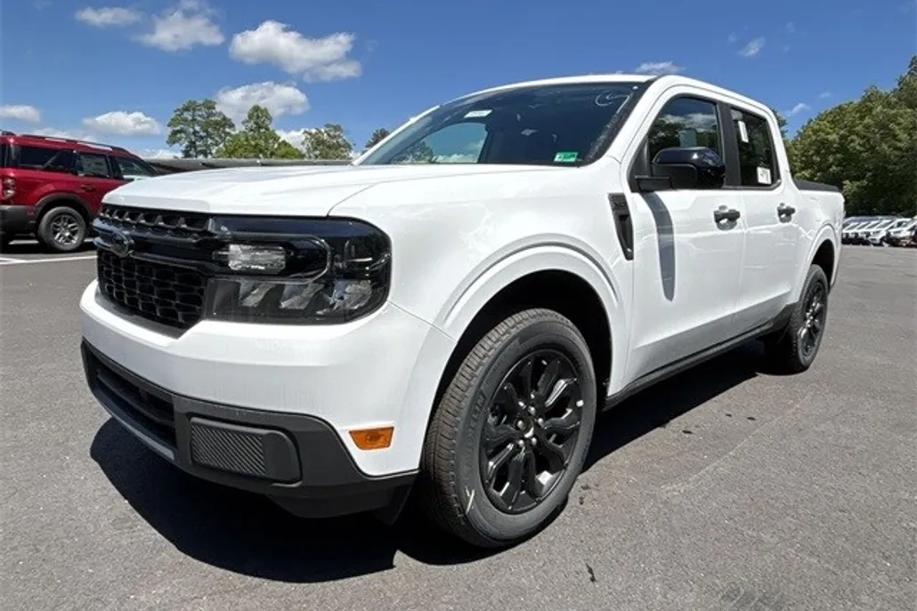2024 Ford Maverick XLT photo 1