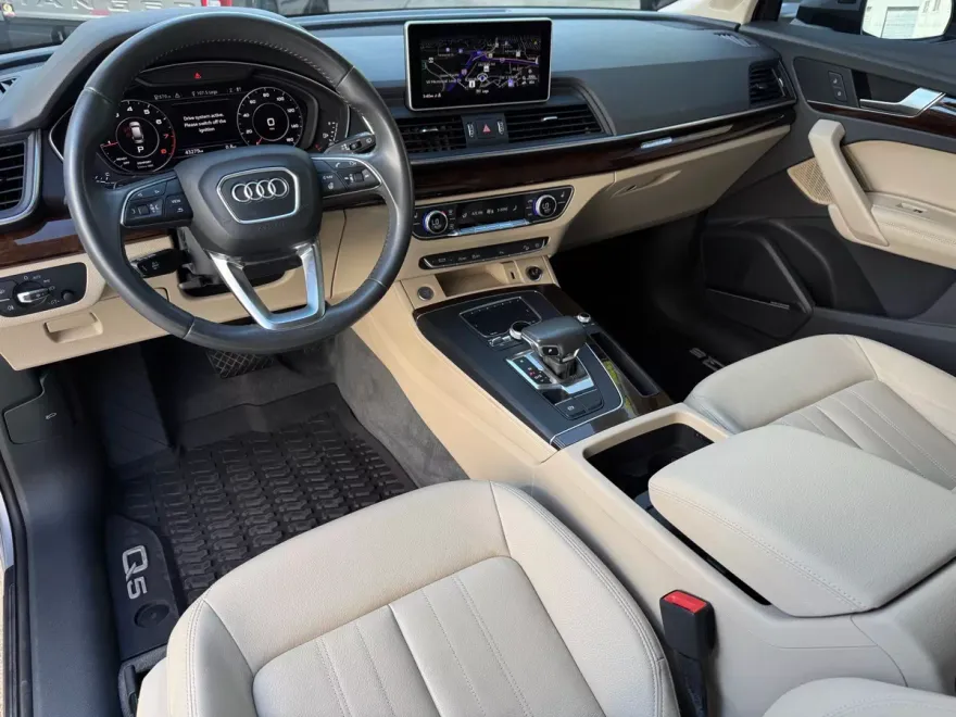 2020 Audi Q5 45 Premium Plus photo 1