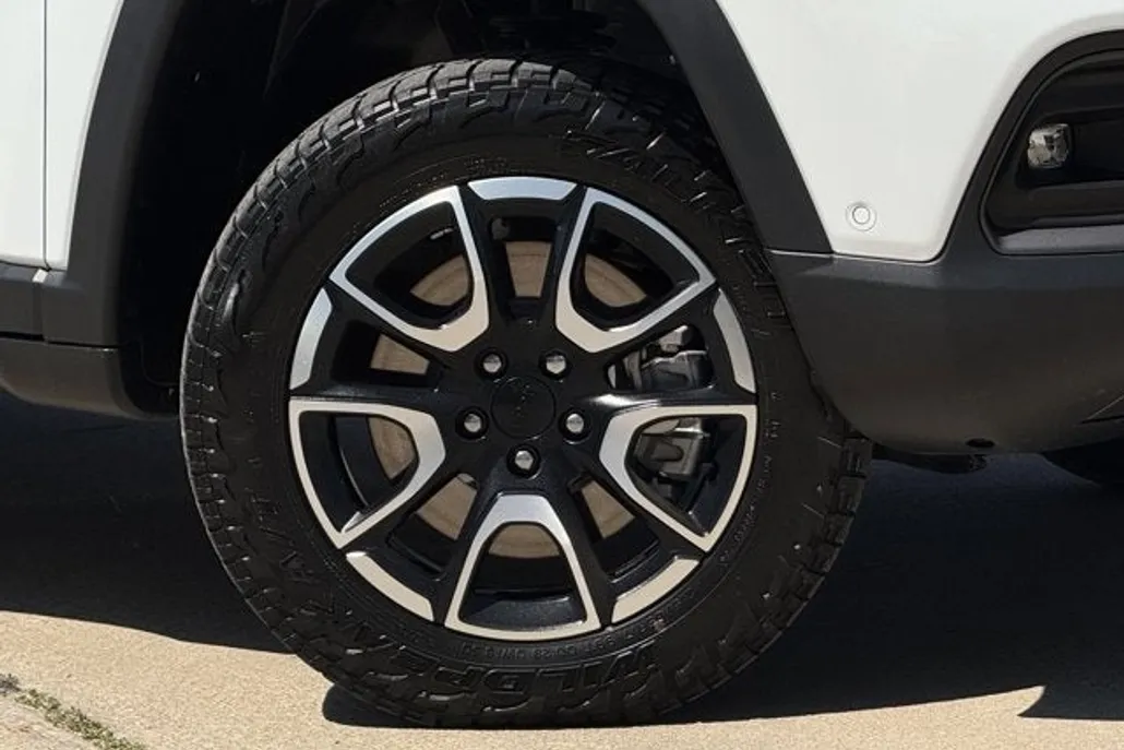 2024 Jeep Compass Trailhawk photo 1