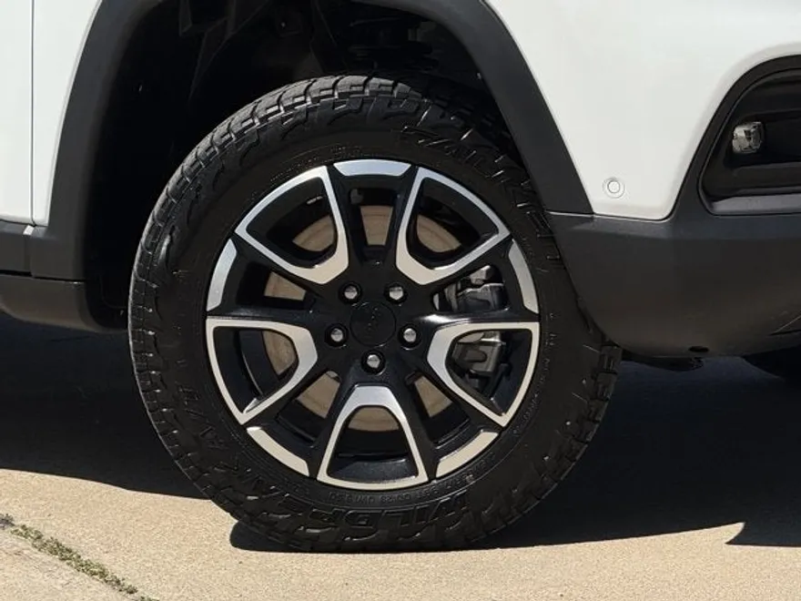 2024 Jeep Compass Trailhawk photo 1