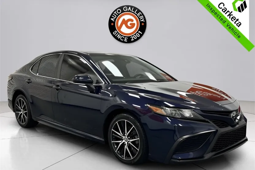 2022 Toyota Camry SE photo 1