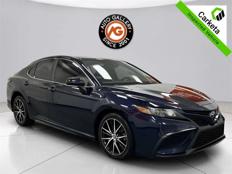 2022 Toyota Camry SE photo 1