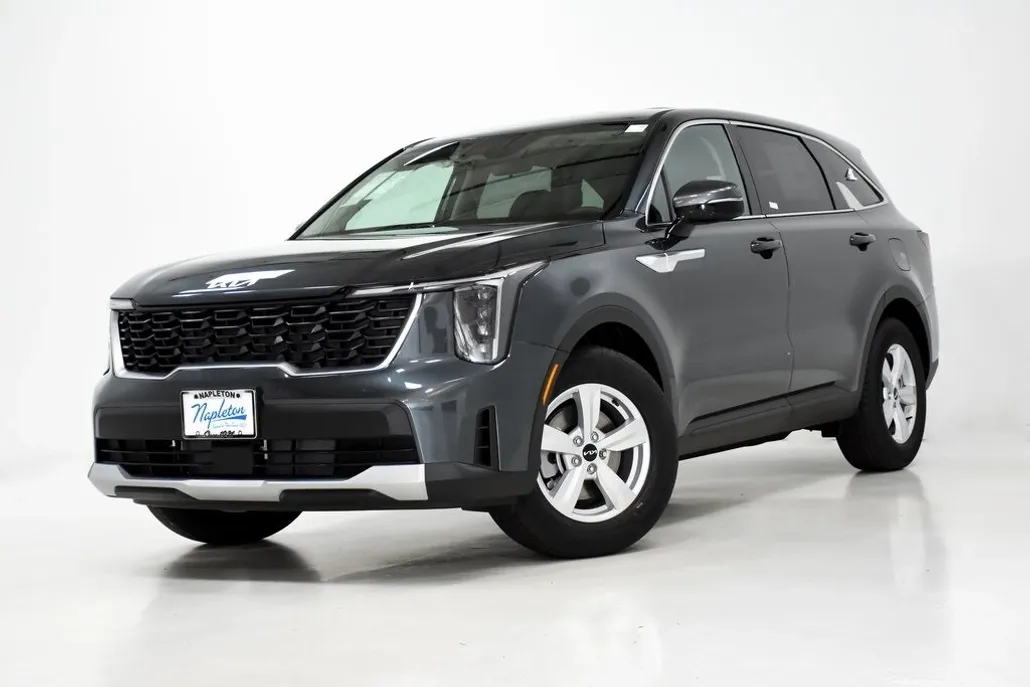 2024 Kia Sorento LX photo 1