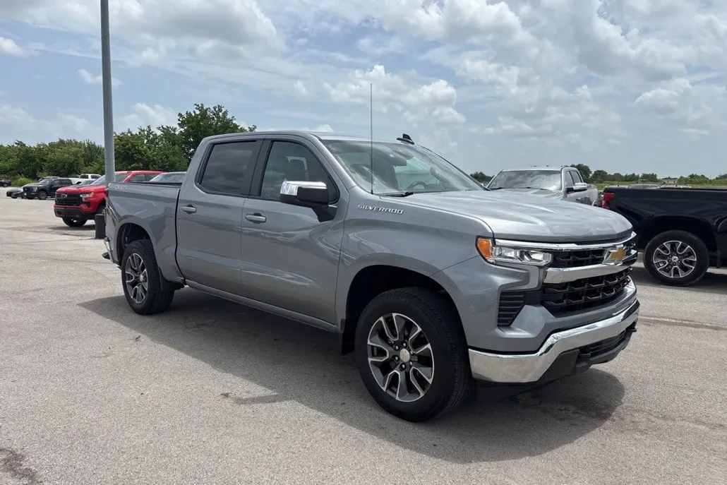 2023 Chevrolet Silverado 1500 LT photo 1