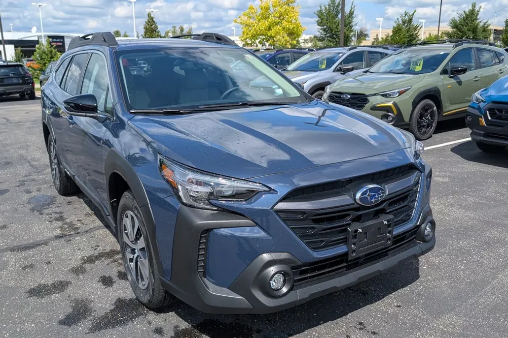 2025 Subaru Outback Premium photo 1