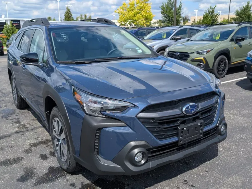 2025 Subaru Outback Premium photo 1