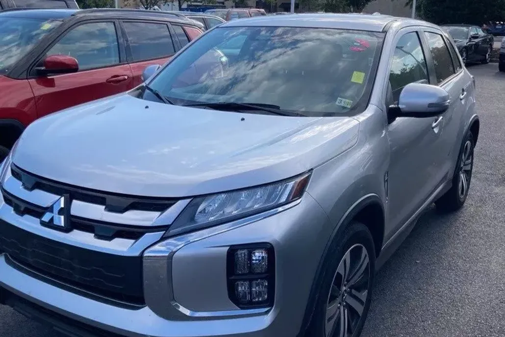 2024 Mitsubishi Outlander Sport ES photo 1