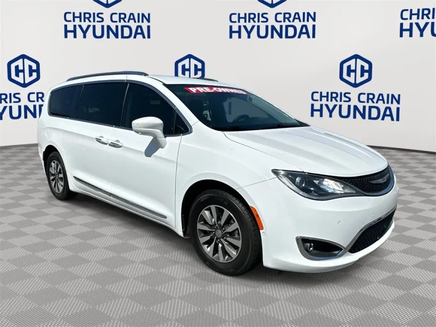 2020 Chrysler Pacifica Touring Plus photo 1