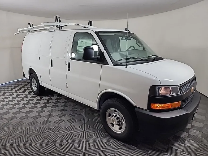 2025 Chevrolet Express Cargo 3500 photo 1