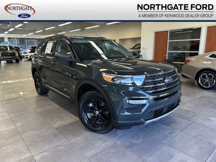 2022 Ford Explorer XLT photo 1