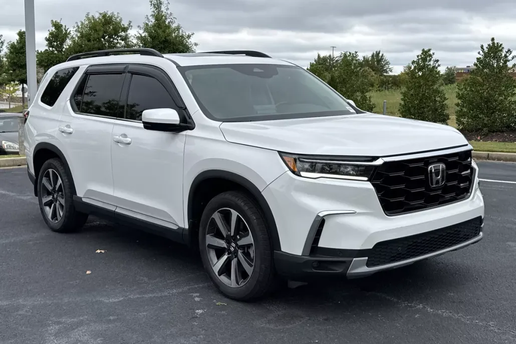 2024 Honda Pilot Touring photo 1