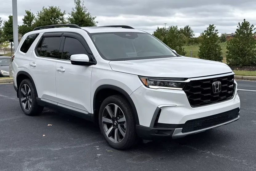 2024 Honda Pilot Touring photo 1