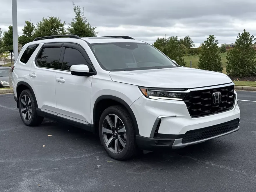 2024 Honda Pilot Touring photo 1