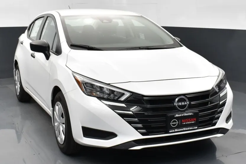 2025 Nissan Versa 1.6 S photo 1
