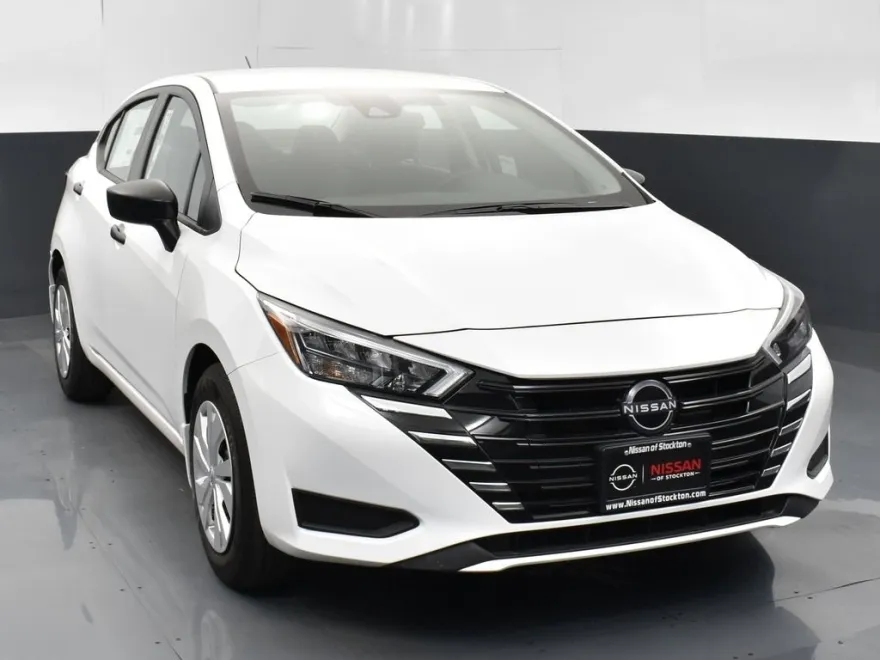 2025 Nissan Versa 1.6 S photo 1