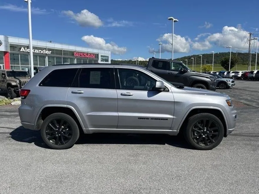 2021 Jeep Grand Cherokee Laredo X photo 1