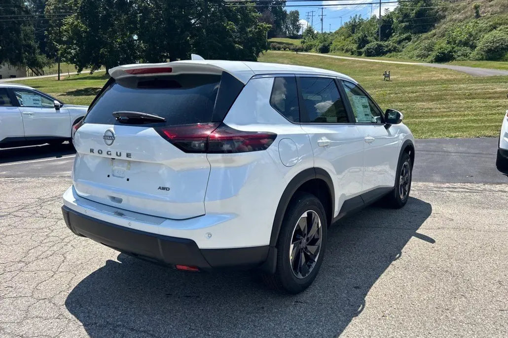2026 Nissan Rogue SV photo 1