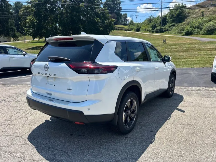 2026 Nissan Rogue SV photo 1