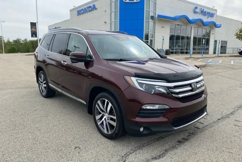2017 Honda Pilot Touring photo 1