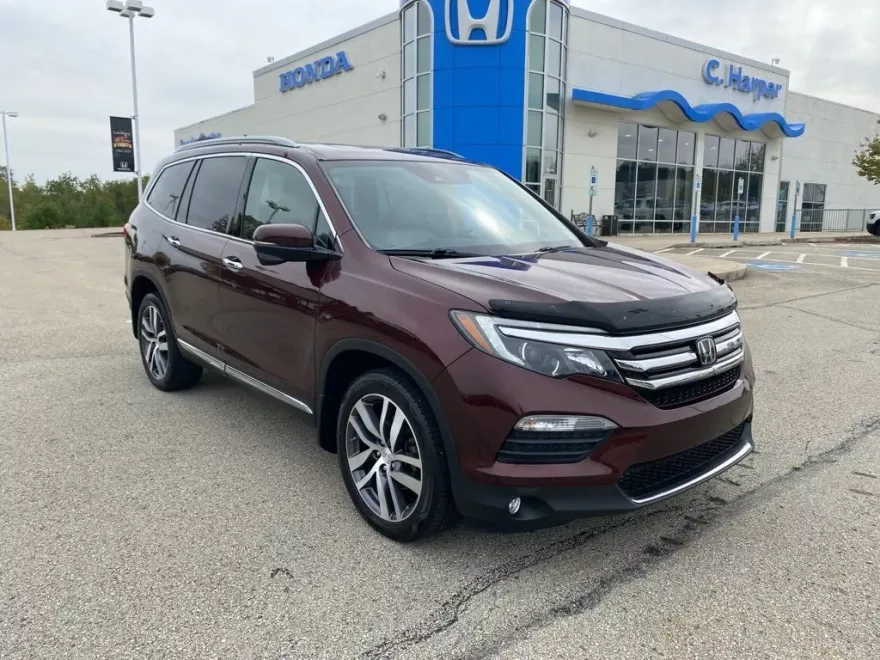 2017 Honda Pilot Touring photo 1