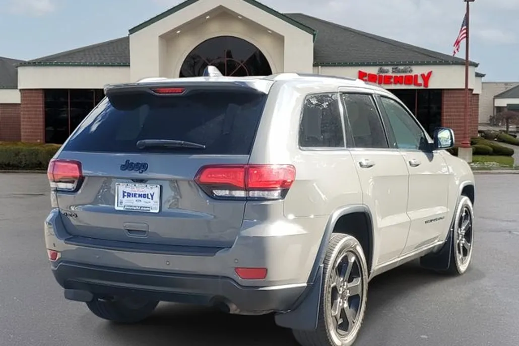 2019 Jeep Grand Cherokee Laredo photo 1