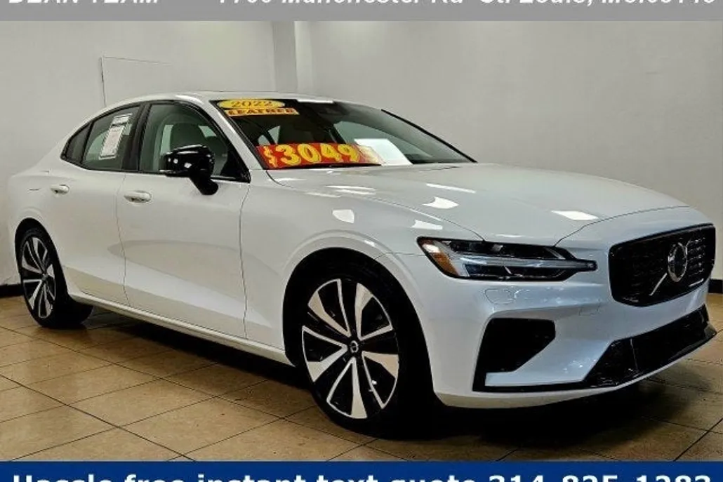 2022 Volvo S60 Momentum photo 1
