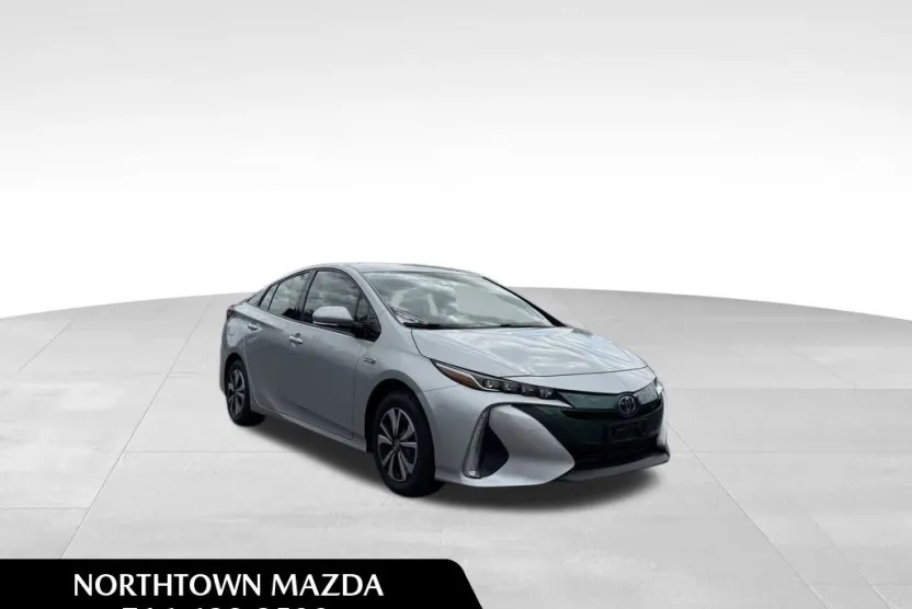 2017 Toyota Prius Prime Plus photo 1