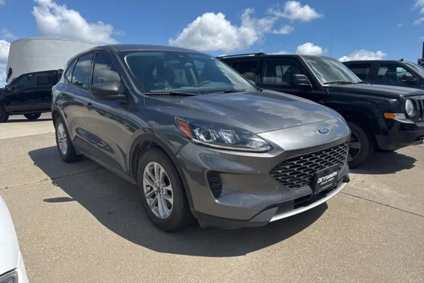 2022 Ford Escape S photo 1
