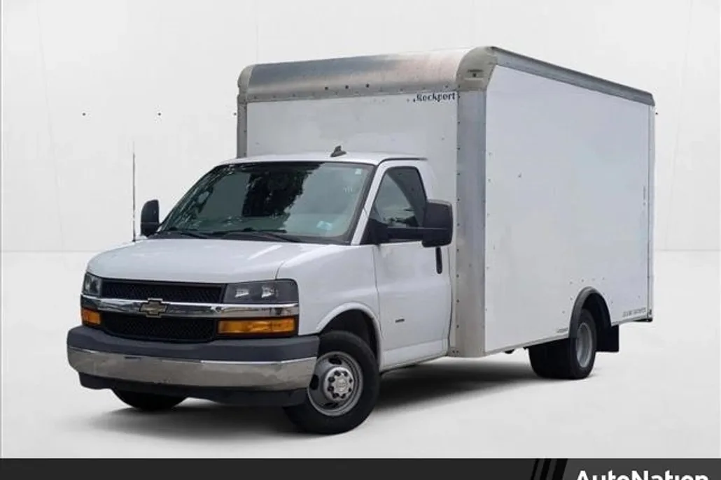 2019 Chevrolet Express Cutaway 3500 photo 1