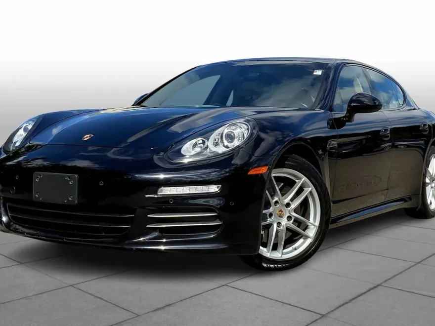 2016 Porsche Panamera 4 photo 1