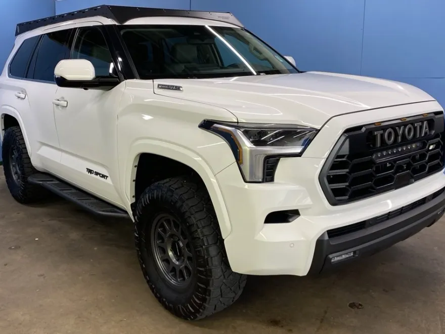 2023 Toyota Sequoia SR5 photo 1