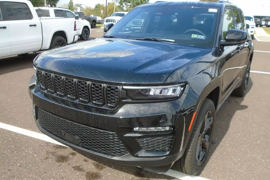 2025 Jeep Grand Cherokee Limited photo 1