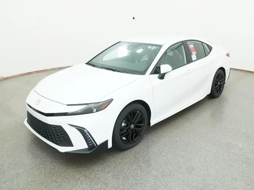 2025 Toyota Camry SE photo 1