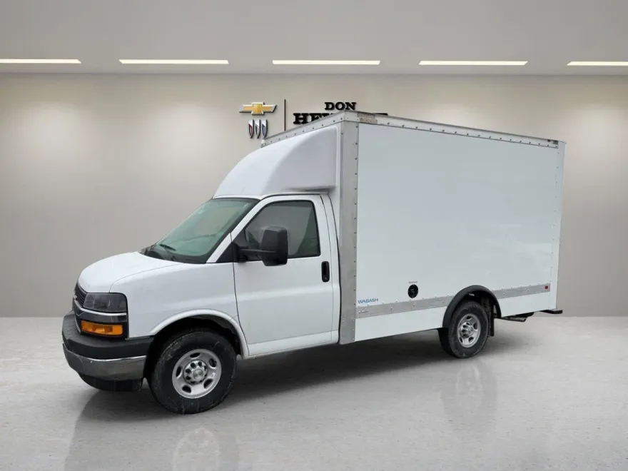 2024 Chevrolet Express Cutaway 3500 photo 1