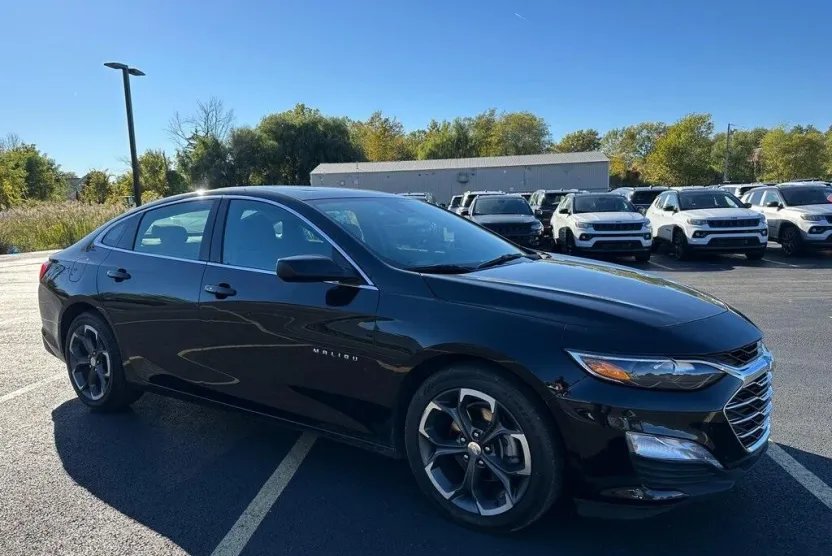 2023 Chevrolet Malibu 1LT photo 1