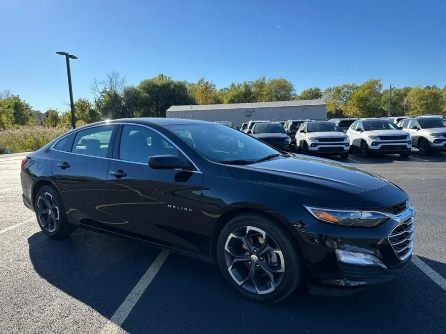 2023 Chevrolet Malibu 1LT photo 1