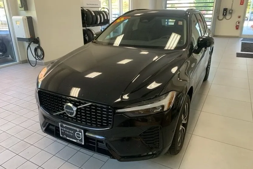 2025 Volvo XC60 B5 Plus photo 1