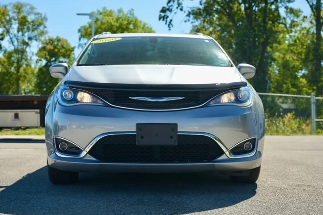 2020 Chrysler Pacifica Touring Plus photo 1