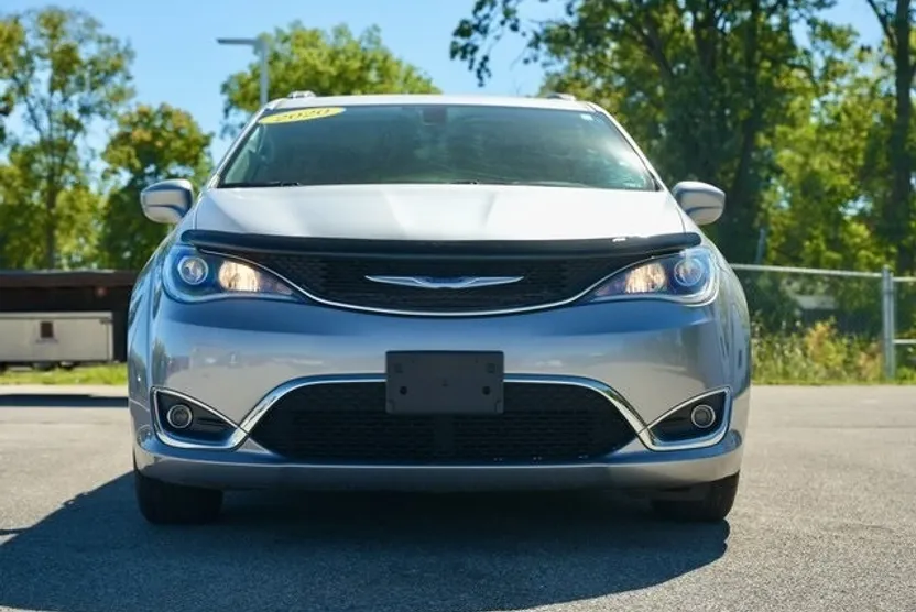 2020 Chrysler Pacifica Touring Plus photo 1