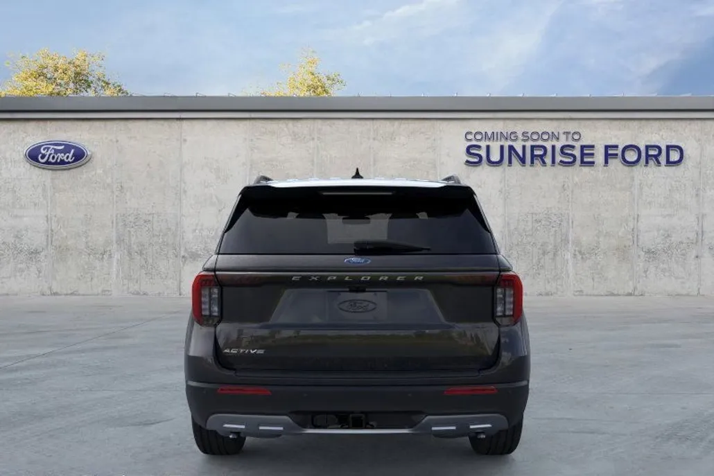 2025 Ford Explorer photo 1
